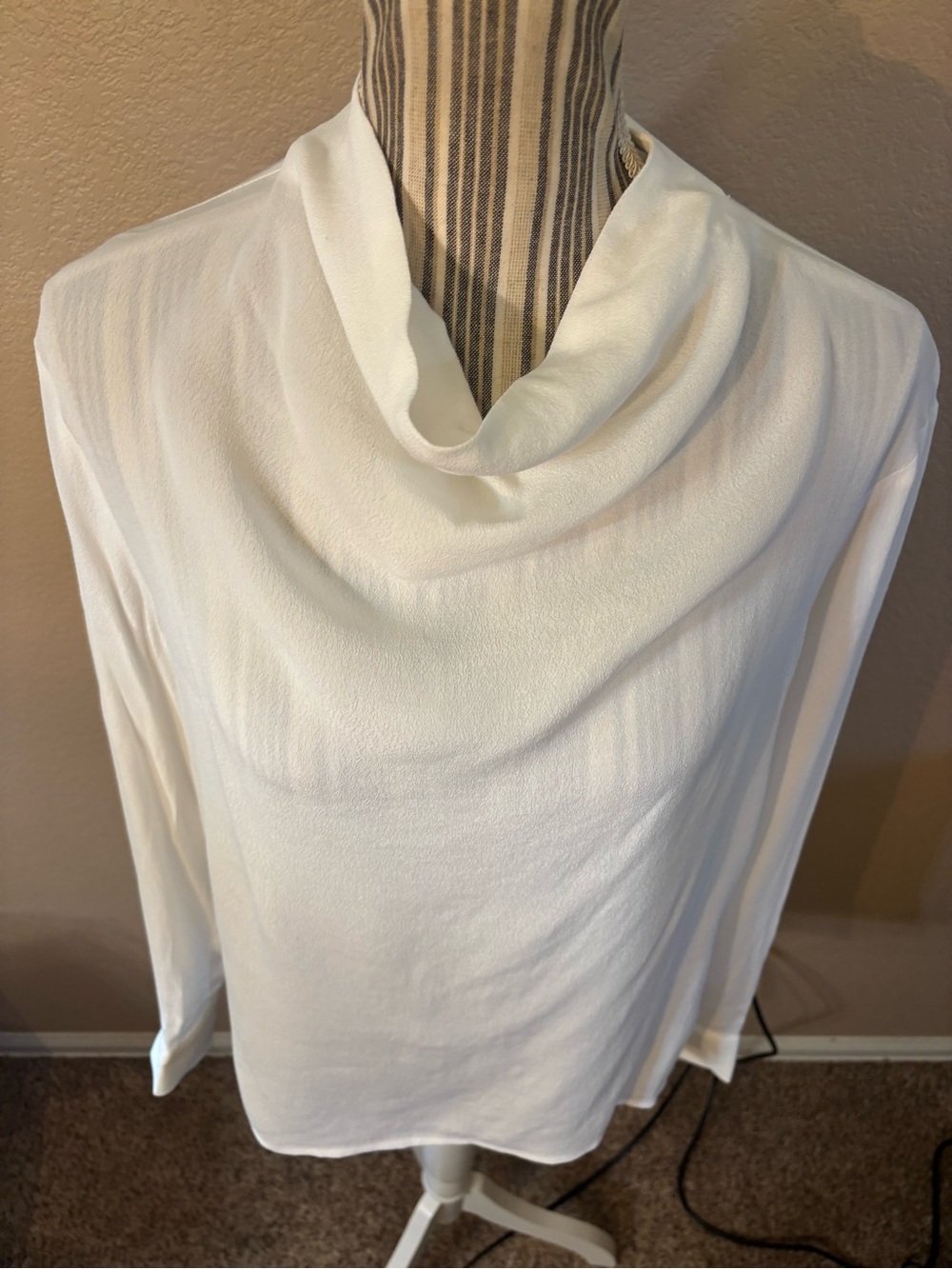 NWT H&M Blouse Size 6 Ivory Cowl Neck Long Sleeve Flowy Classy 2-Button Close - Picture 2 of 15